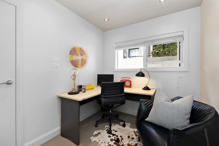 Photo of property in 21 William Bryan Drive, Half Moon Bay, Auckland, 2012