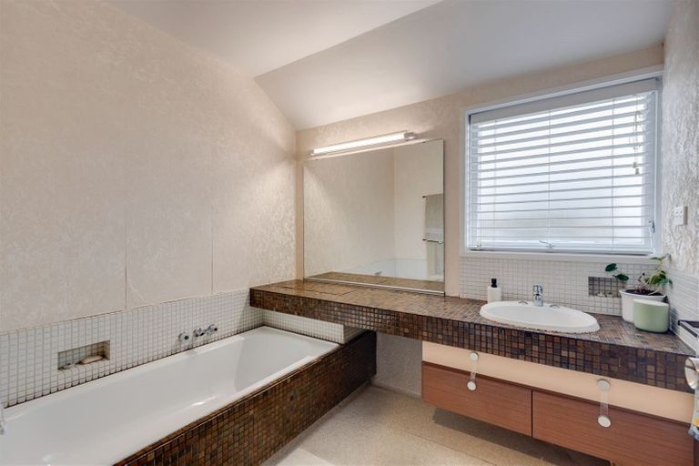 Photo of property in 2 Rutherglen Avenue, Ilam, Christchurch, 8041