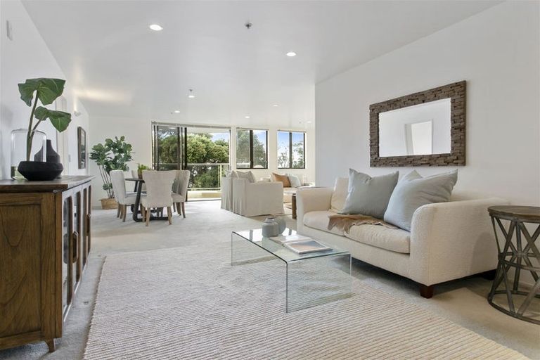 Photo of property in 3c/173 Hurstmere Road, Takapuna, Auckland, 0622