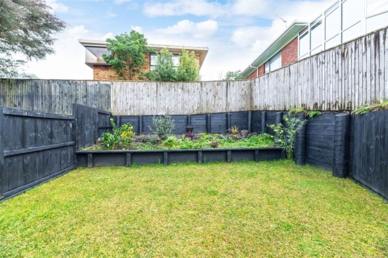 Photo of property in 37 Barnea Circle, Glen Eden, Auckland, 0602