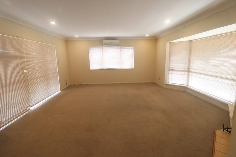 Photo of property in 6 Silkwood Grove, Totara Heights, Auckland, 2105