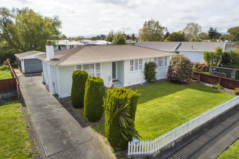 Photo of property in 17 Cavendish Crescent, Awapuni, Palmerston North, 4412