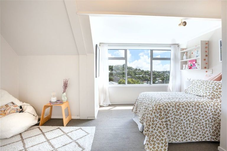 Photo of property in 28 Black Rock Road, Newlands, Wellington, 6037