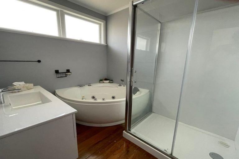 Photo of property in 11 Western View Court, Sunnyvale, Auckland, 0612