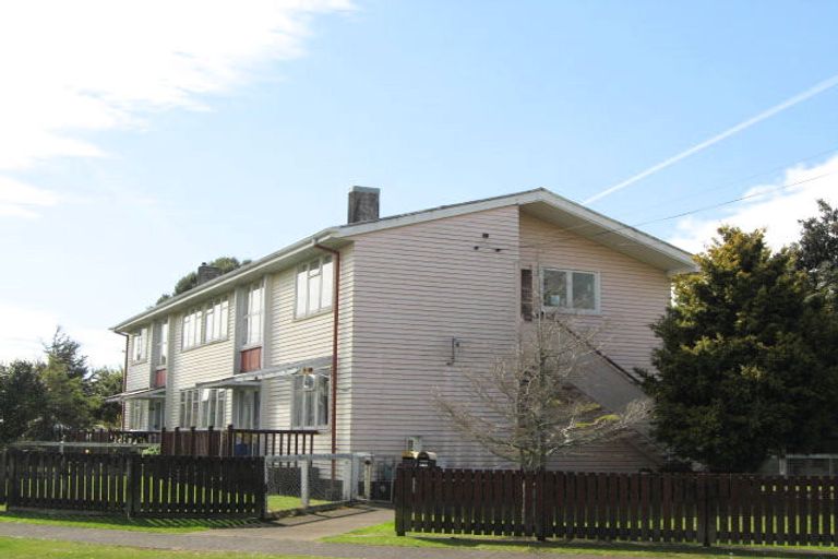 Photo of property in 76 Banks Street, Marfell, New Plymouth, 4310