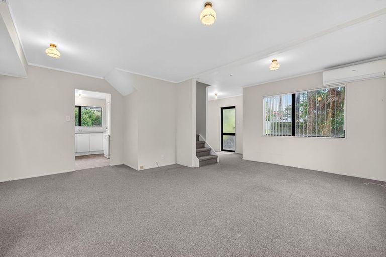 Photo of property in 23/24 Beswick Place, Birkdale, Auckland, 0626