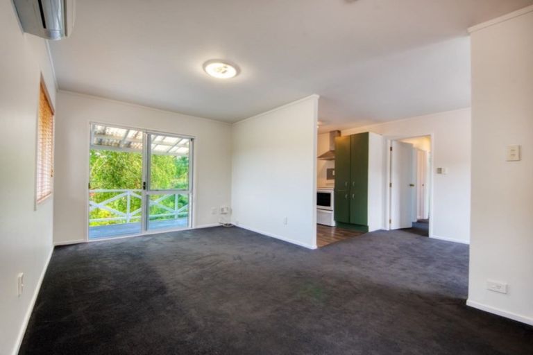 Photo of property in 8 Oakhaven Place, Ranui, Auckland, 0612