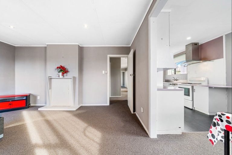 Photo of property in 7 Kelvin Place, Westown, New Plymouth, 4310