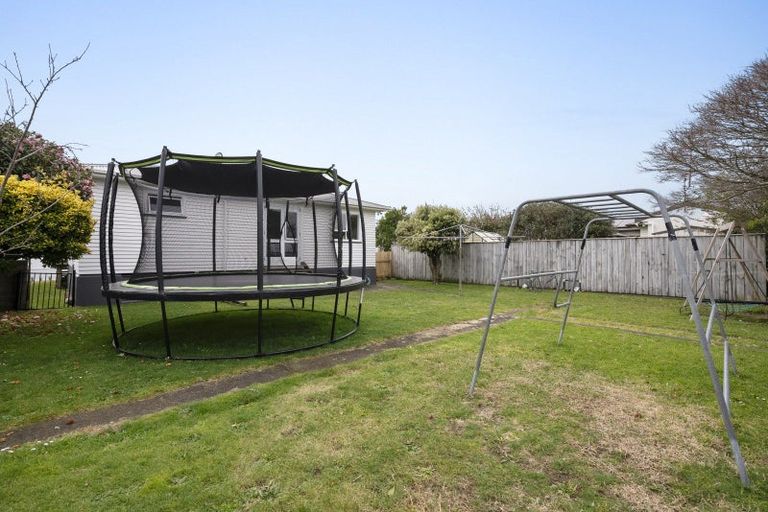 Photo of property in 3 Blenheim Place, Vogeltown, New Plymouth, 4310
