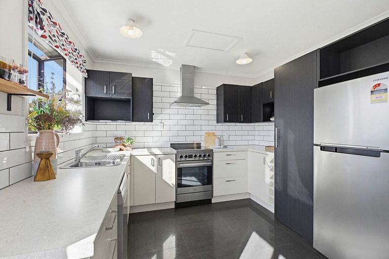 Photo of property in 3 Tedder Way, Karori, Wellington, 6012