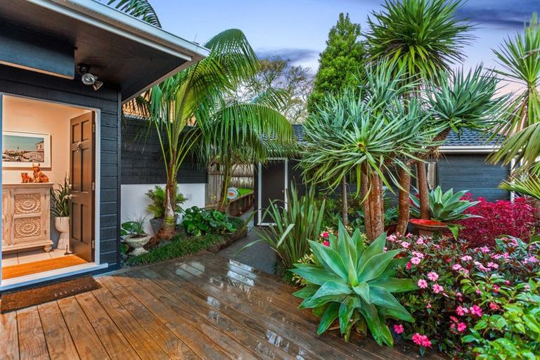 Photo of property in 1/6 Oystergrove Road, West Harbour, Auckland, 0618