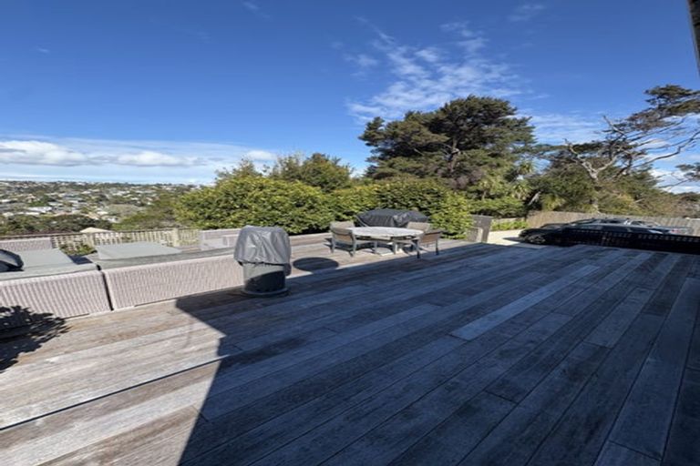 Photo of property in 1/16 Heathglen Place, Bayview, Auckland, 0629