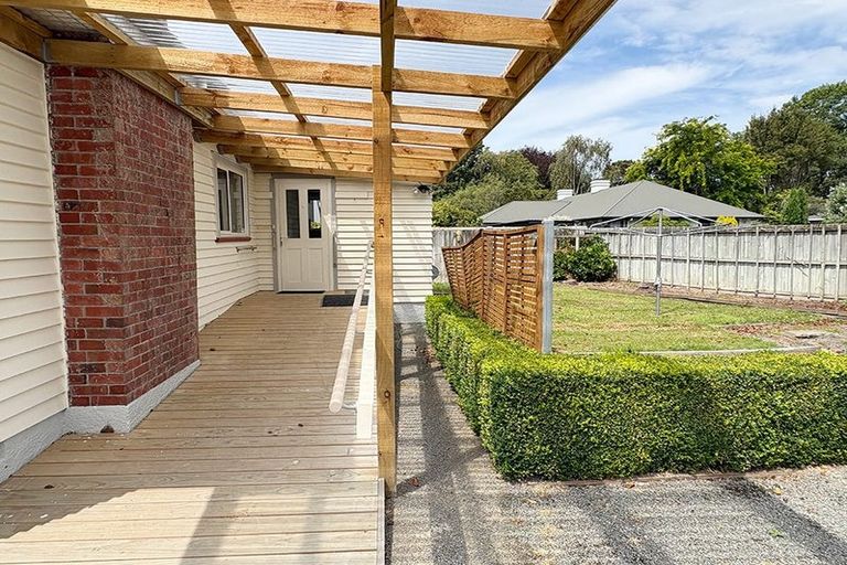 Photo of property in 102 Wairakei Road, Bryndwr, Christchurch, 8052