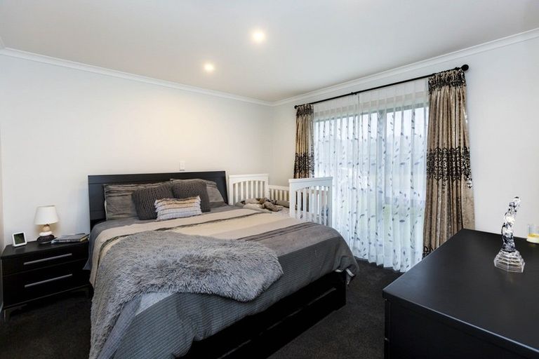 Photo of property in 10 Passchendaele Grove, Trentham, Upper Hutt, 5018