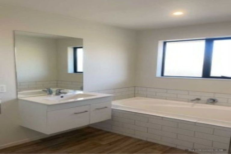 Photo of property in 10 Travertine Street, Cromwell, 9310