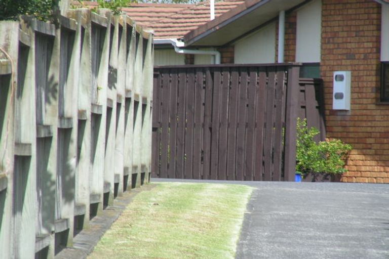 Photo of property in 26 Kennedy Avenue, Forrest Hill, Auckland, 0620