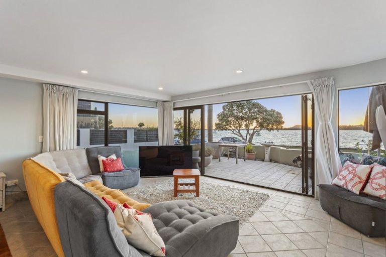 Photo of property in 14 The Parade, Bucklands Beach, Auckland, 2012