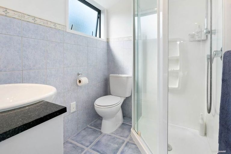 Photo of property in 2/67 Raleigh Road, Northcote, Auckland, 0627