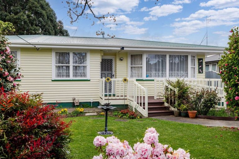 Photo of property in 38 Peters Avenue, Cloverlea, Palmerston North, 4412