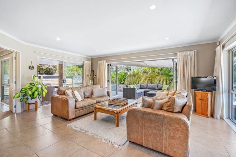 Photo of property in 1 Catherin Servant Close, Maunu, Whangarei, 0110