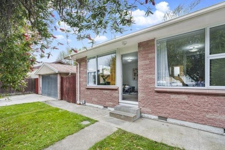 Photo of property in 10 Packe Street, Edgeware, Christchurch, 8013