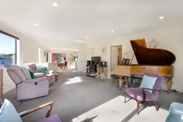 Photo of property in 1a Chester Road, Tawa, Wellington, 5028