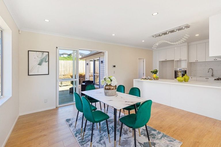 Photo of property in 26 Celestial Crescent, Orewa, 0931