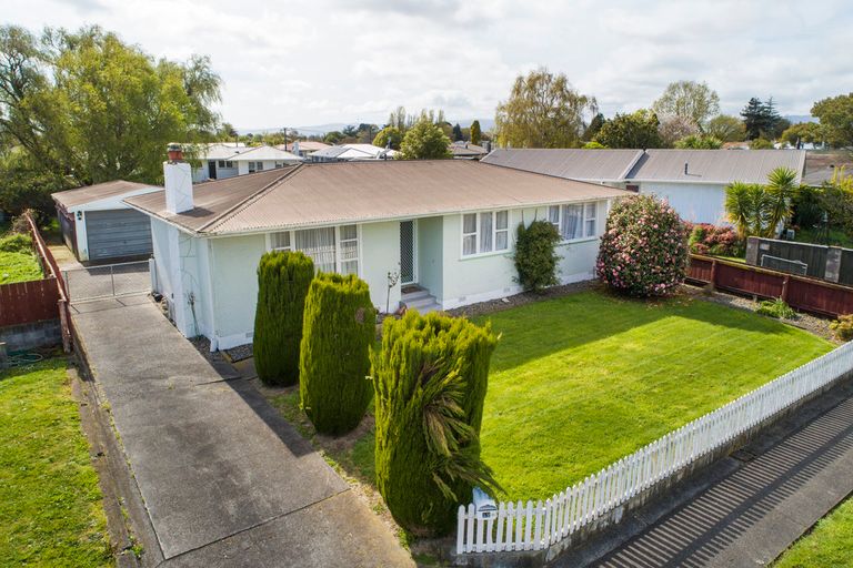 Photo of property in 17 Cavendish Crescent, Awapuni, Palmerston North, 4412