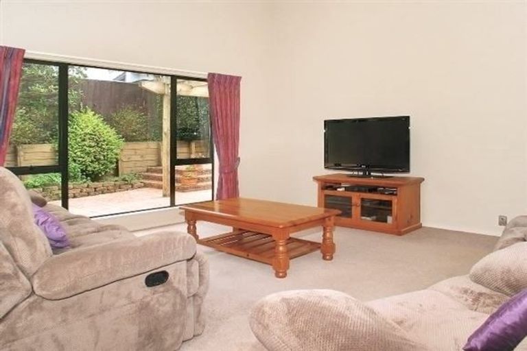 Photo of property in 51 Sunrise Boulevard, Tawa, Wellington, 5028