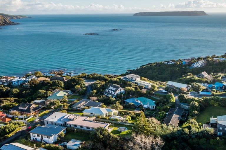 Photo of property in 11 Corlett Road, Plimmerton, Porirua, 5026