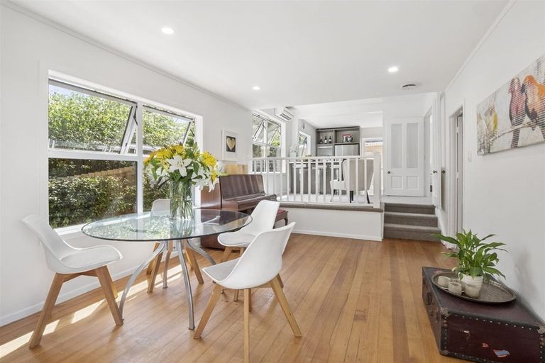 Photo of property in 2/24 Mariposa Crescent, Birkenhead, Auckland, 0626