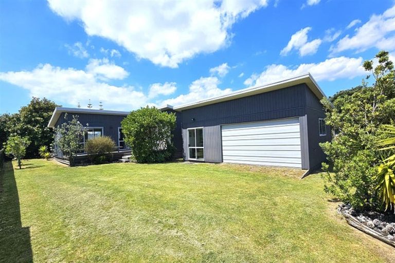 Photo of property in 102 Sands Crescent, Matarangi, Whitianga, 3592