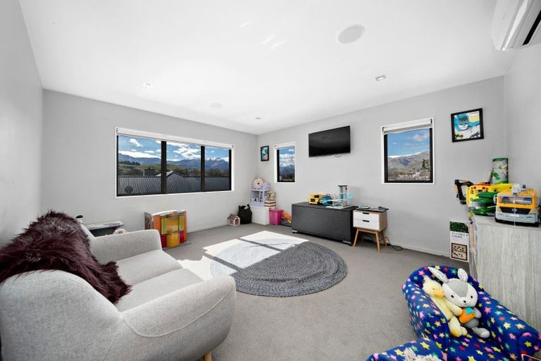 Photo of property in 9 Bridesdale Drive, Lake Hayes, Queenstown, 9304