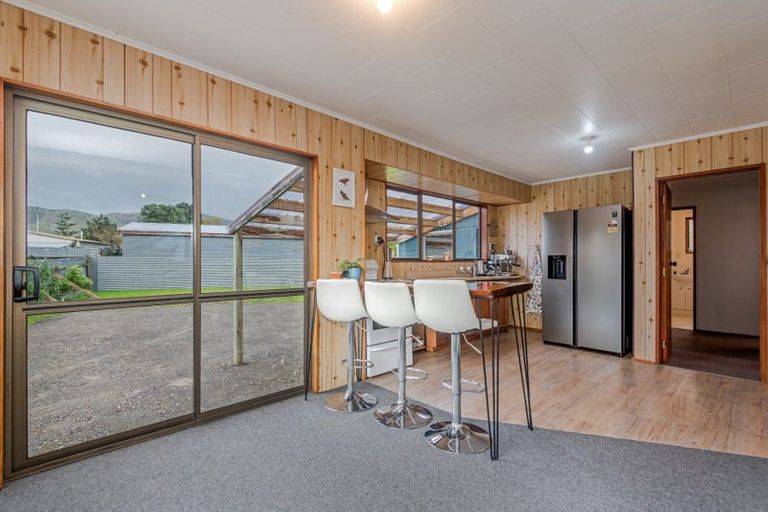 Photo of property in 32 Rata Street, Tokomaru, Palmerston North, 4474