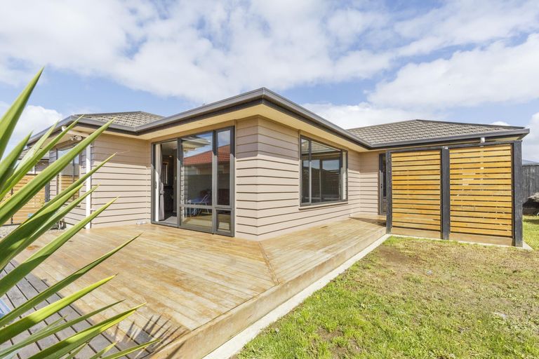 Photo of property in 5 Angelina Way, Kelvin Grove, Palmerston North, 4414