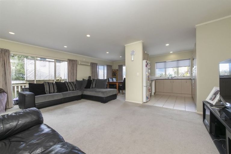 Photo of property in 5 Tellin Close, Massey, Auckland, 0614