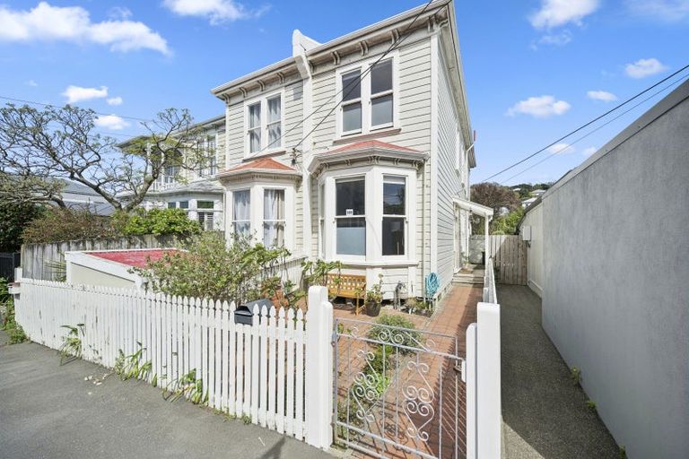 Photo of property in 160a Tasman Street, Mount Cook, Wellington, 6021