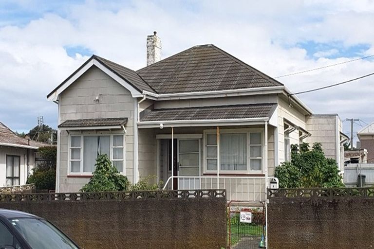Photo of property in 6 Lincoln Street, Patea, 4520