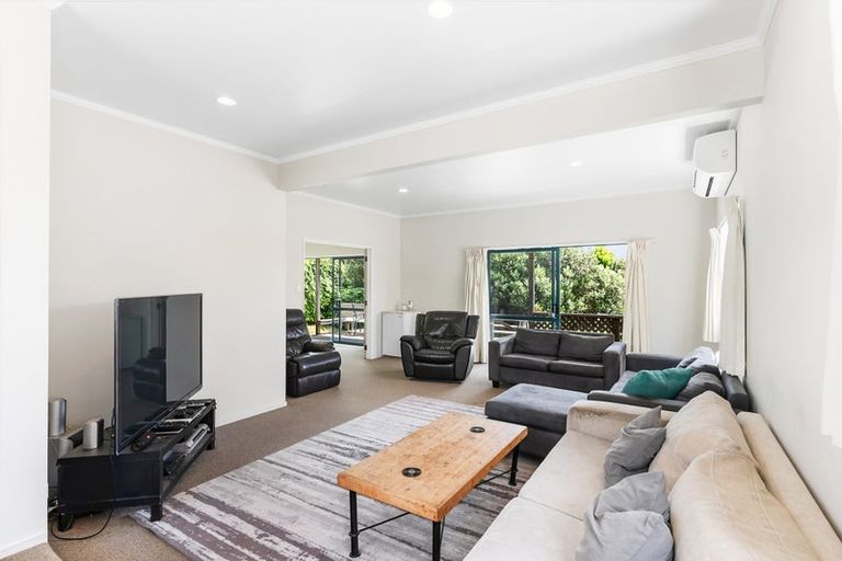 Photo of property in 33b Dalwhinnie Parade, Highland Park, Auckland, 2010
