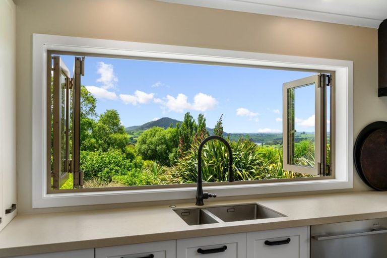 Photo of property in 91 Whaka Street, Maungaturoto, 0520