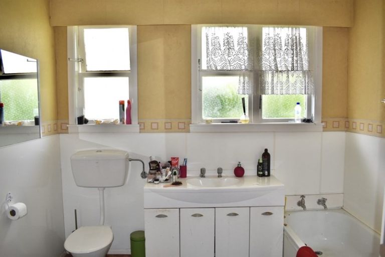 Photo of property in 98 Queen Street West, Levin, 5510