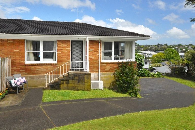 Photo of property in 2/97 Target Road, Totara Vale, Auckland, 0629