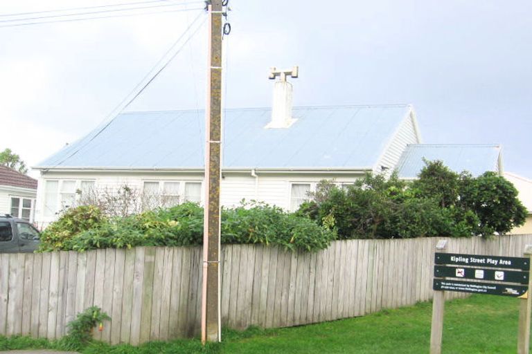 Photo of property in 2/85 Broderick Road, Johnsonville, Wellington, 6037