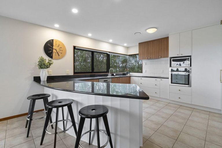 Photo of property in 33 Ruapehu Drive, Fitzherbert, Palmerston North, 4410