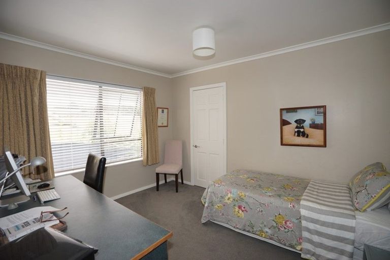 Photo of property in 131 Chelsea View Drive, Chatswood, Auckland, 0626