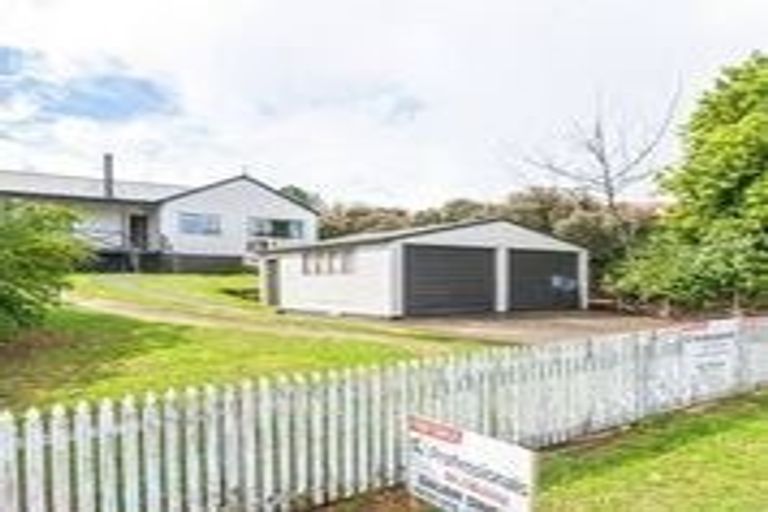 Photo of property in 29 Moncrieff Avenue, Clendon Park, Auckland, 2103