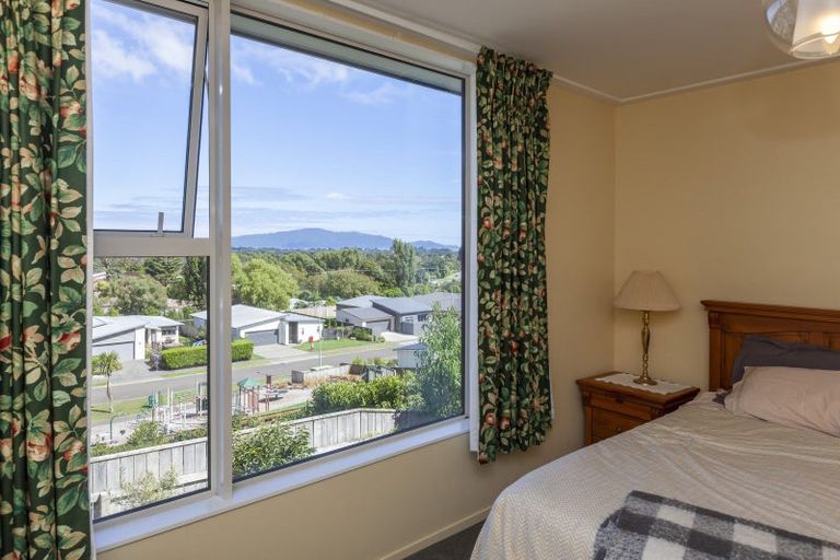 Photo of property in 72 Kakariki Grove, Waikanae, 5036