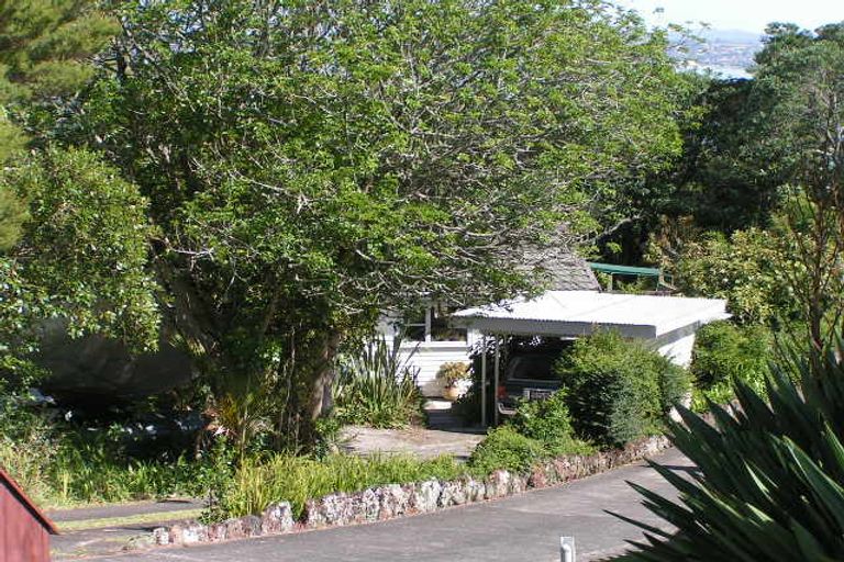 Photo of property in 17 Island Bay Road, Beach Haven, Auckland, 0626