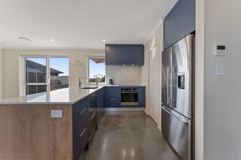 Photo of property in 2 Piharau Crescent, Hurdon, New Plymouth, 4310