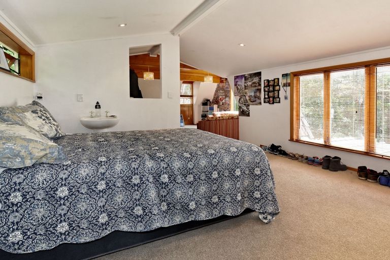 Photo of property in 31 Napuka Road, Henderson Valley, Auckland, 0612